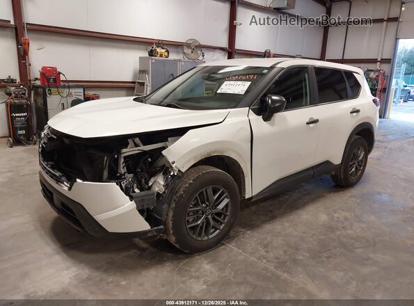 5N1BT3AB2RC732168 2024 NISSAN ROGUE Белый Передняя левая четверть