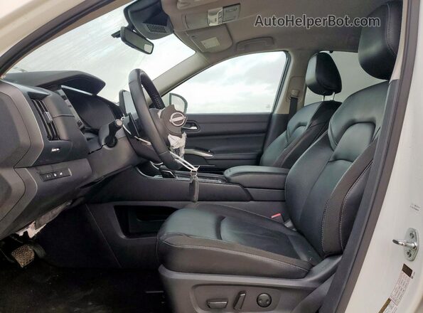 5N1DR3CA5PC213639 2023 NISSAN PATHFINDER White Vista interior delantera