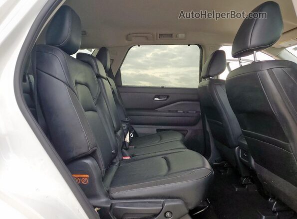 5N1DR3CA5PC213639 2023 NISSAN PATHFINDER White Vista interior trasera