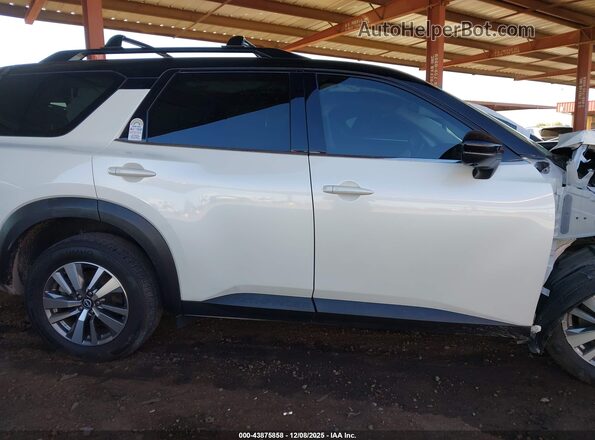 5N1DR3CA7PC226571 2023 NISSAN PATHFINDER White Widok wnętrza z tyłu