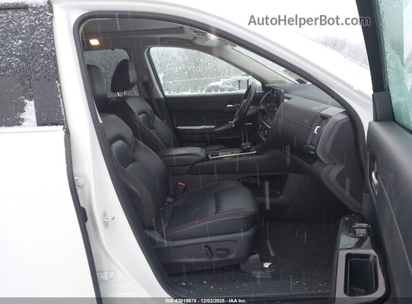 5N1DR3CD3NC236277 2022 NISSAN PATHFINDER White წინა სალონის ხედი