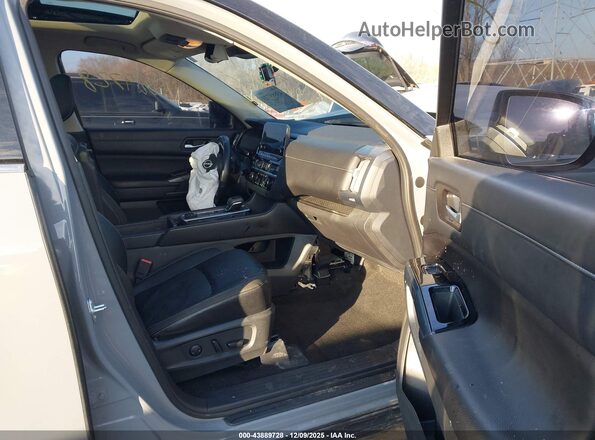 5N1DR3CD6PC266876 2023 NISSAN PATHFINDER Gray Front interior view