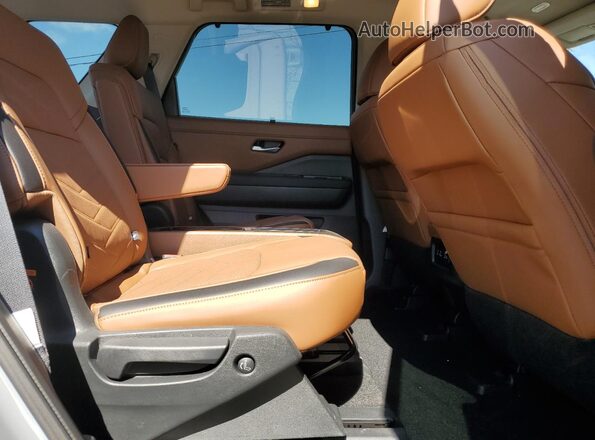 5N1DR3DK2SC223187 2025 NISSAN PATHFINDER Gray Rear interior view