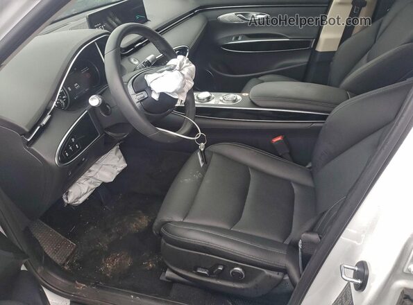 5NMMADTB0SH031822 2025 GENESIS GV70 White Front interior view