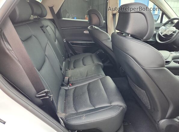 5NMMADTB0SH031822 2025 GENESIS GV70 White Rear seats view