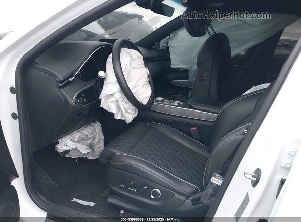 5NMMCDTC1SH024106 2025 GENESIS GV70 White Front interior view