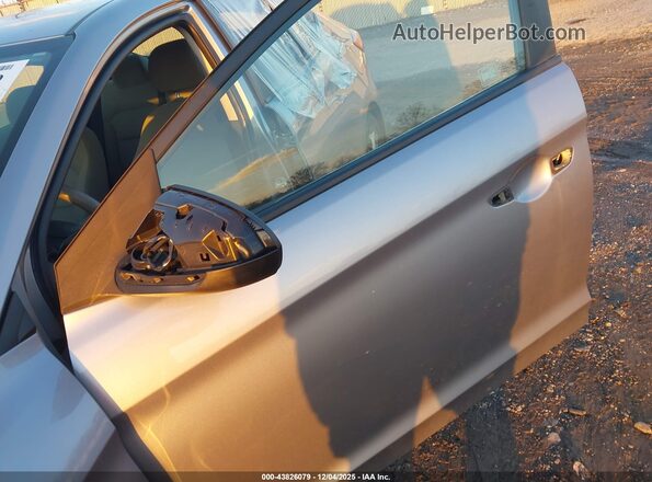 5NPD84LF7HH119857 2017 HYUNDAI ELANTRA Silver 