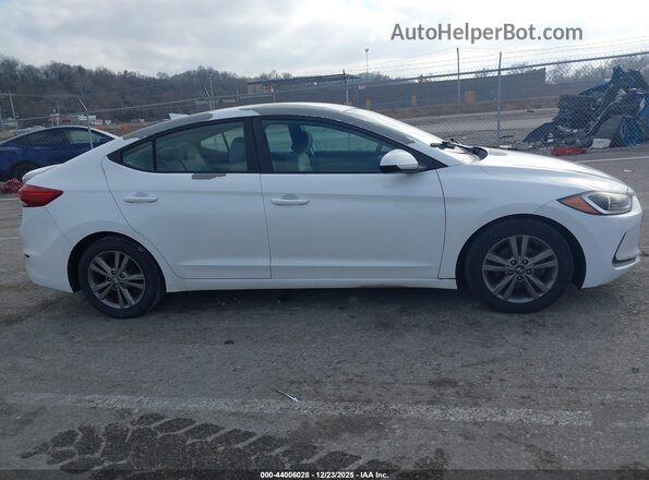 5NPD84LF9HH052212 2017 HYUNDAI ELANTRA White Սալոնի հետևի տեսք