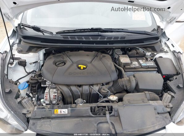 5NPDH4AE7GH668208 2016 HYUNDAI ELANTRA Белый Вид сзади