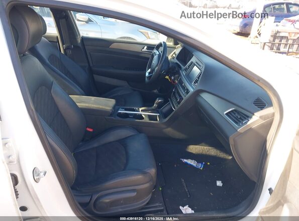 5NPE34AB0HH577596 2017 HYUNDAI SONATA White Widok wnętrza z przodu