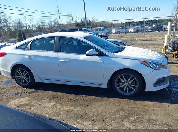 5NPE34AB0HH577596 2017 HYUNDAI SONATA White Widok zestawu wskaźników