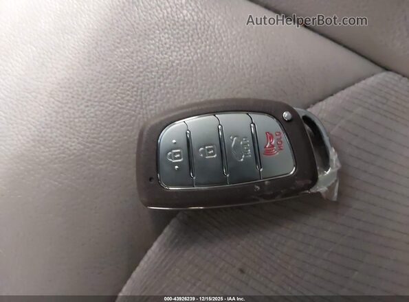 5NPE34AF4HH525665 2017 HYUNDAI SONATA Серебряный Вид панели приборов