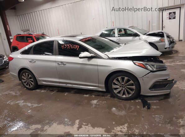 5NPE34AF4HH525665 2017 HYUNDAI SONATA Серебряный Вид задней части салона