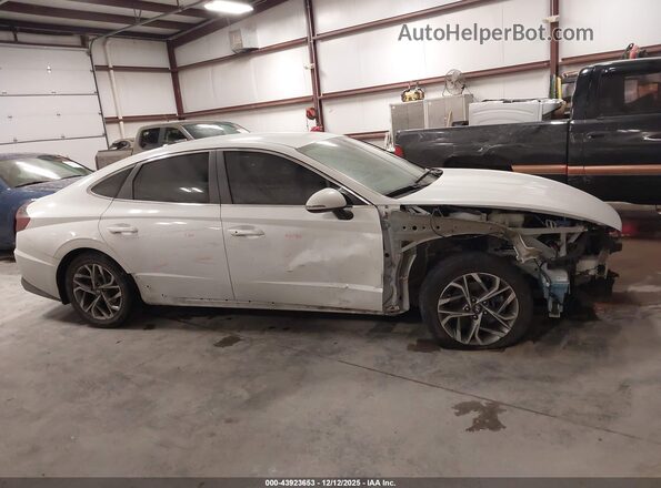 5NPEL4JAXLH052528 2020 HYUNDAI SONATA White Widok wnętrza z tyłu