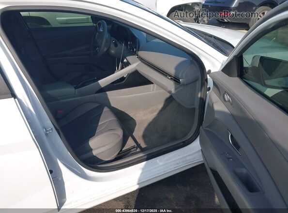 5NPLM4AG0NH083413 2022 HYUNDAI ELANTRA White Սալոնի դիմացի տեսք