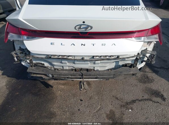 5NPLM4AG0NH083413 2022 HYUNDAI ELANTRA White Դիմացի տեսք