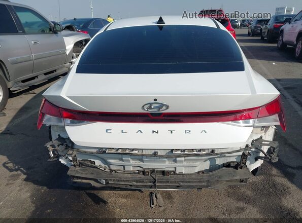 5NPLM4AG0NH083413 2022 HYUNDAI ELANTRA White 