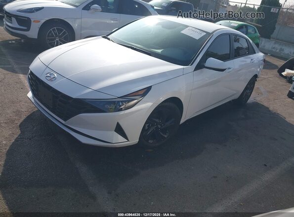 5NPLM4AG0NH083413 2022 HYUNDAI ELANTRA White Առջևի ձախ երեք քառորդ տեսարան