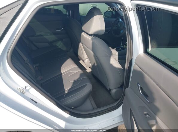 5NPLM4AG0NH083413 2022 HYUNDAI ELANTRA White VIN կոդի պիտակի տեսք