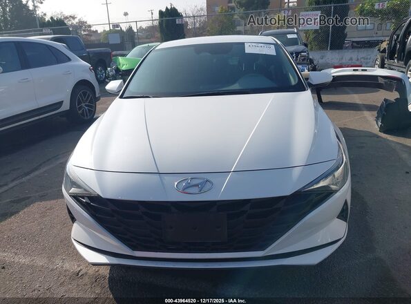 5NPLM4AG0NH083413 2022 HYUNDAI ELANTRA White Սարքավորումների վահանակի տեսք