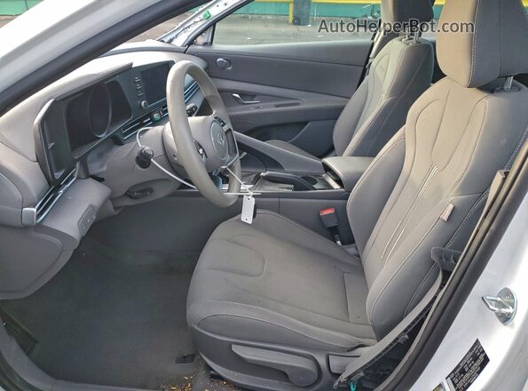 5NPLM4AG2NH079489 2022 HYUNDAI ELANTRA Белый Вид салона спереди