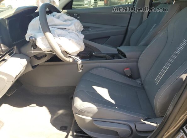 5NPLM4AG3NH077556 2022 HYUNDAI ELANTRA Серый Вид салона спереди