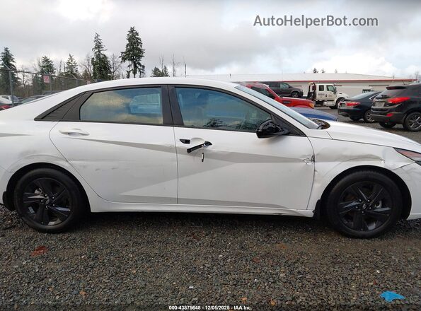 5NPLM4AG7NH053129 2022 HYUNDAI ELANTRA White Widok zestawu wskaźników