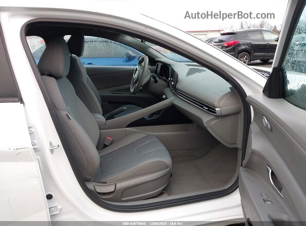 5NPLM4AG7NH053129 2022 HYUNDAI ELANTRA White 