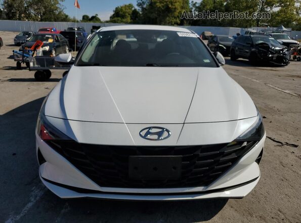 5NPLM4AG7NH080136 2022 HYUNDAI ELANTRA White Front view