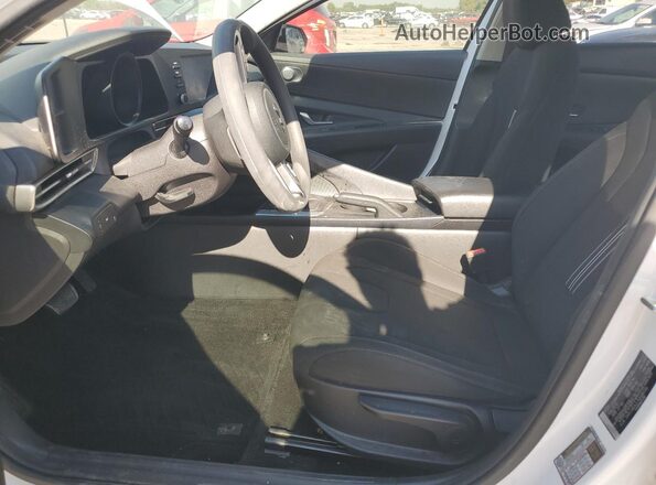 5NPLM4AG7NH080136 2022 HYUNDAI ELANTRA White Front interior view