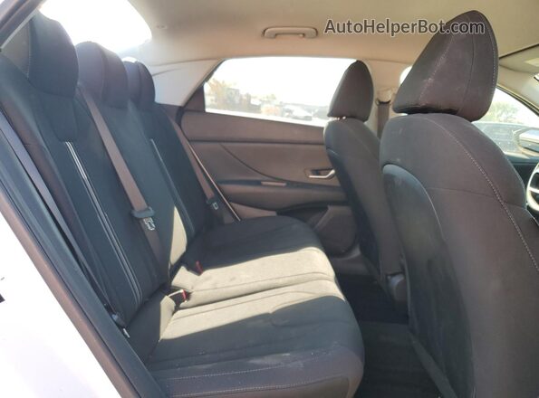 5NPLM4AG7NH080136 2022 HYUNDAI ELANTRA White Rear seats view