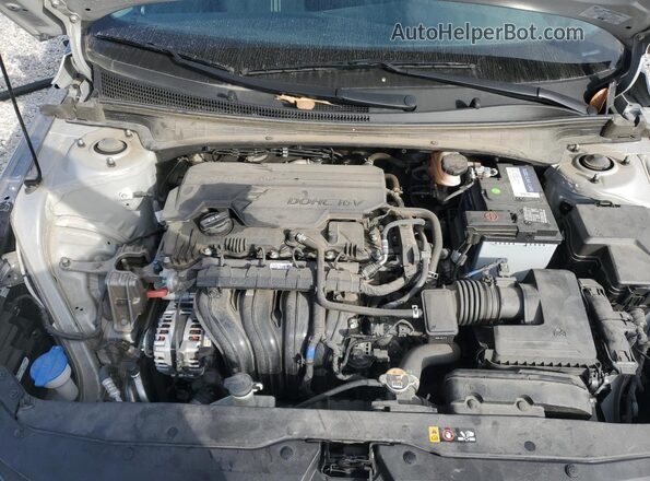 5NPLN4AG3NH063606 2022 HYUNDAI ELANTRA Серебряный Вид задней части салона