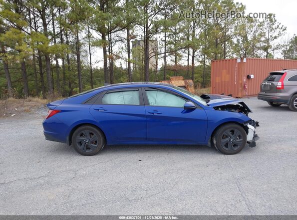 5NPLS4AG8NH057311 2022 HYUNDAI ELANTRA Blue Rear interior view