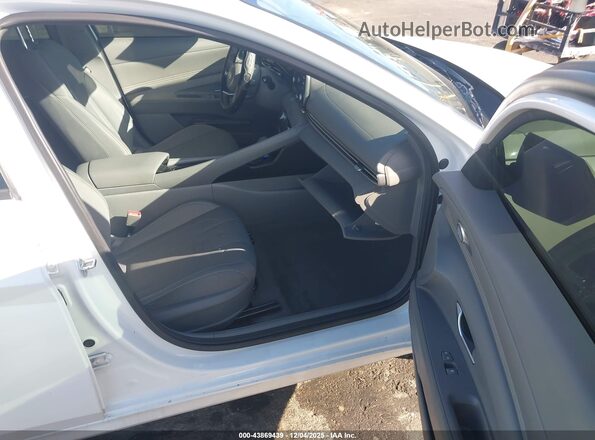 5NPLS4AG9NH080631 2022 HYUNDAI ELANTRA White Front interior view