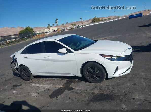 5NPLS4AG9NH080631 2022 HYUNDAI ELANTRA White Rear interior view