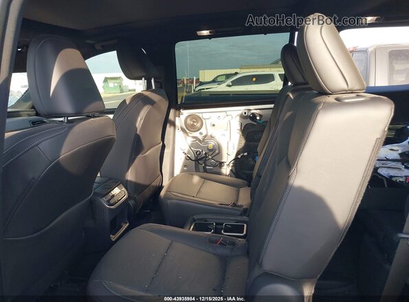 5TDAAAA64SS013182 2025 LEXUS TX 350 Silver Vista de la etiqueta del VIN