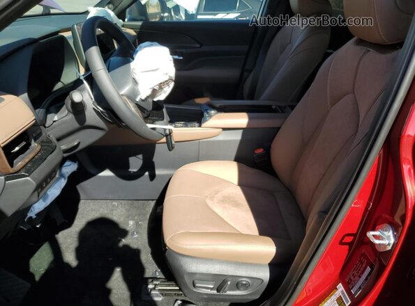 5TDADAB58SS025056 2025 TOYOTA LIMITED Красный Вид салона спереди