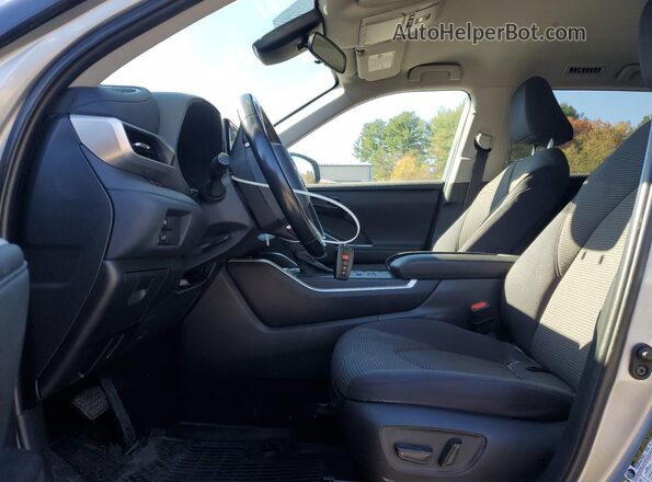 5TDBZRBH9NS164972 2022 TOYOTA HIGHLANDER Silver Widok wnętrza z przodu