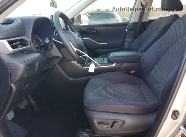 5TDCZRBH6LS504709 2020 TOYOTA HIGHLANDER Silver Front interior view