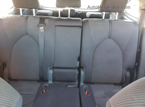 5TDCZRBH6LS504709 2020 TOYOTA HIGHLANDER Silver Rear seats view