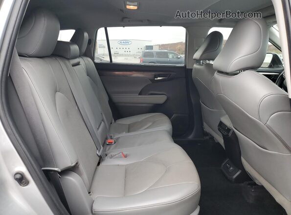 5TDDBRCH8MS520077 2021 TOYOTA LIMITED Silver Rear interior view