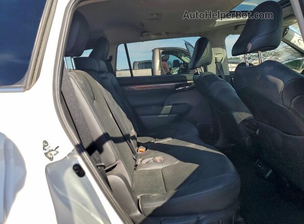 5TDDZRBHXLS045902 2020 TOYOTA LIMITED White Սալոնի հետևի տեսք