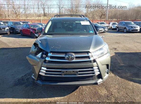 5TDDZRFH3JS853533 2018 TOYOTA LIMITED Green 