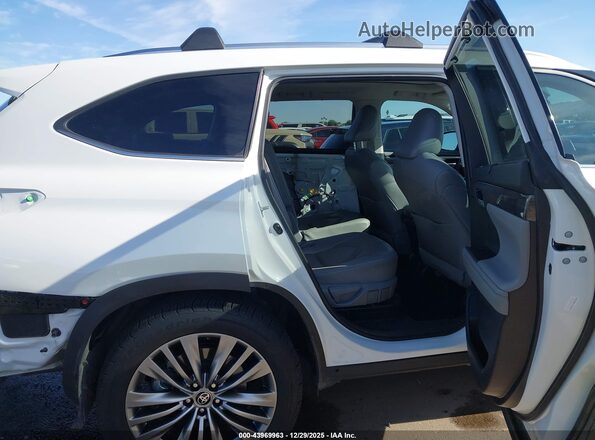 5TDFARAH9NS012863 2022 TOYOTA HIGHLANDER HYBRID White 