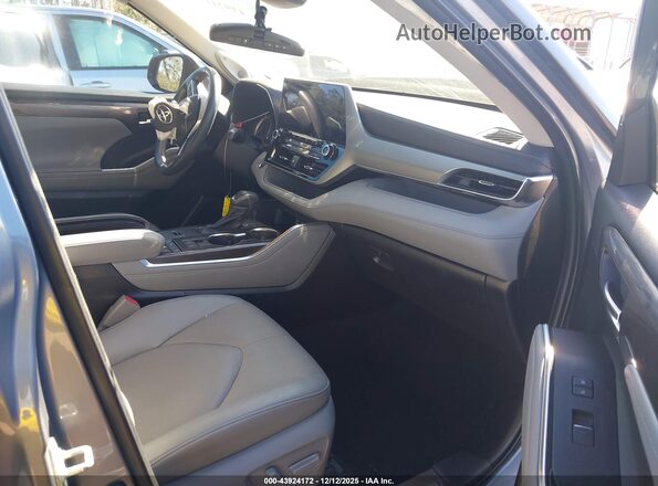 5TDFZRAH0NS104730 2022 TOYOTA HIGHLANDER Blue Widok wnętrza z przodu
