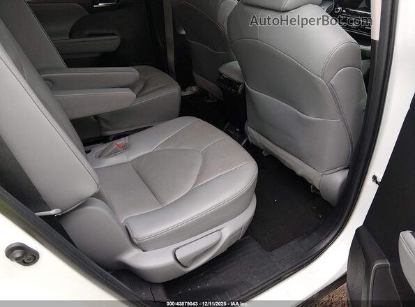 5TDFZRBH3NS174284 2022 TOYOTA HIGHLANDER White VIN կոդի պիտակի տեսք