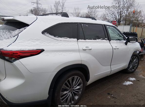 5TDFZRBH3NS174284 2022 TOYOTA HIGHLANDER White Սալոնի հետևի տեսք