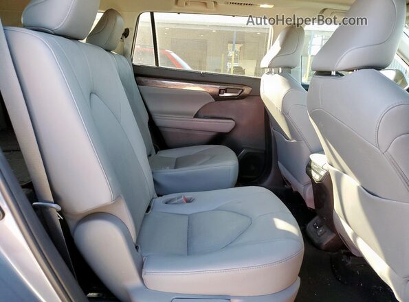 5TDFZRBH8LS050637 2020 TOYOTA HIGHLANDER Silver Vista de los asientos traseros