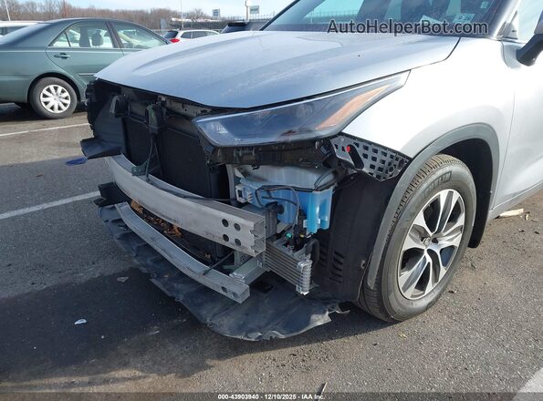 5TDGZRBH9MS077285 2021 TOYOTA LE Silver 