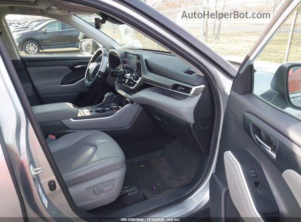 5TDGZRBH9MS077285 2021 TOYOTA LE Silver Front interior view